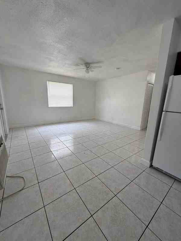 5211 Nw 17th Ct ##1 - Photo 3 of 9