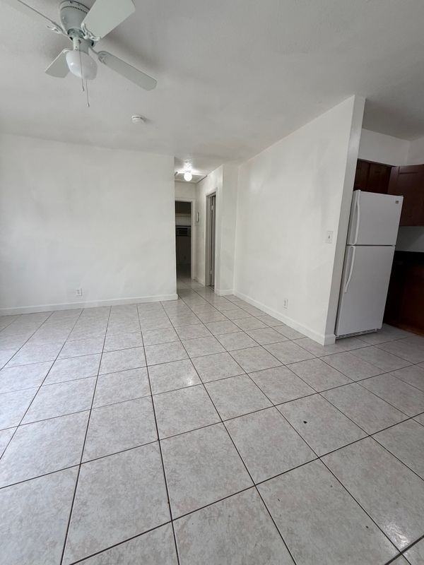 5211 Nw 17th Ct ##1 - Photo 4 of 9