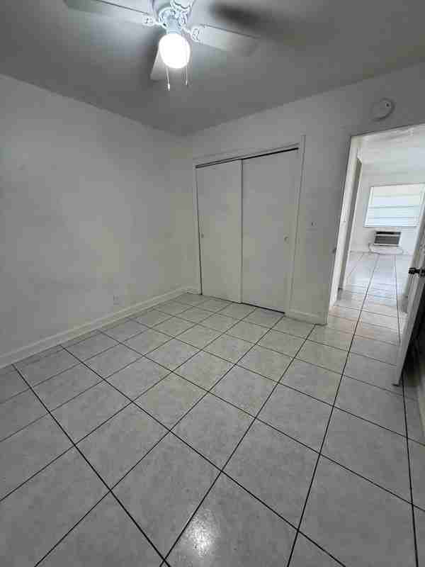 5211 Nw 17th Ct ##1 - Photo 7 of 9