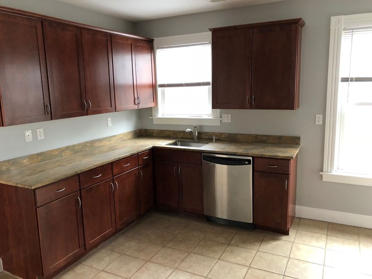 122 Nott St - Photo 3 of 9