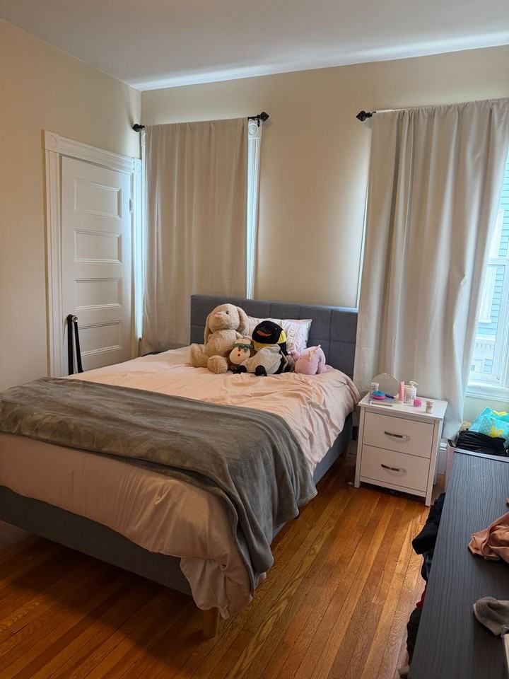 122 Nott St - Photo 6 of 9