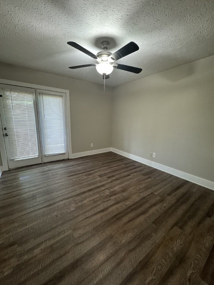 3853 Trotter Rd - Photo 4 of 10