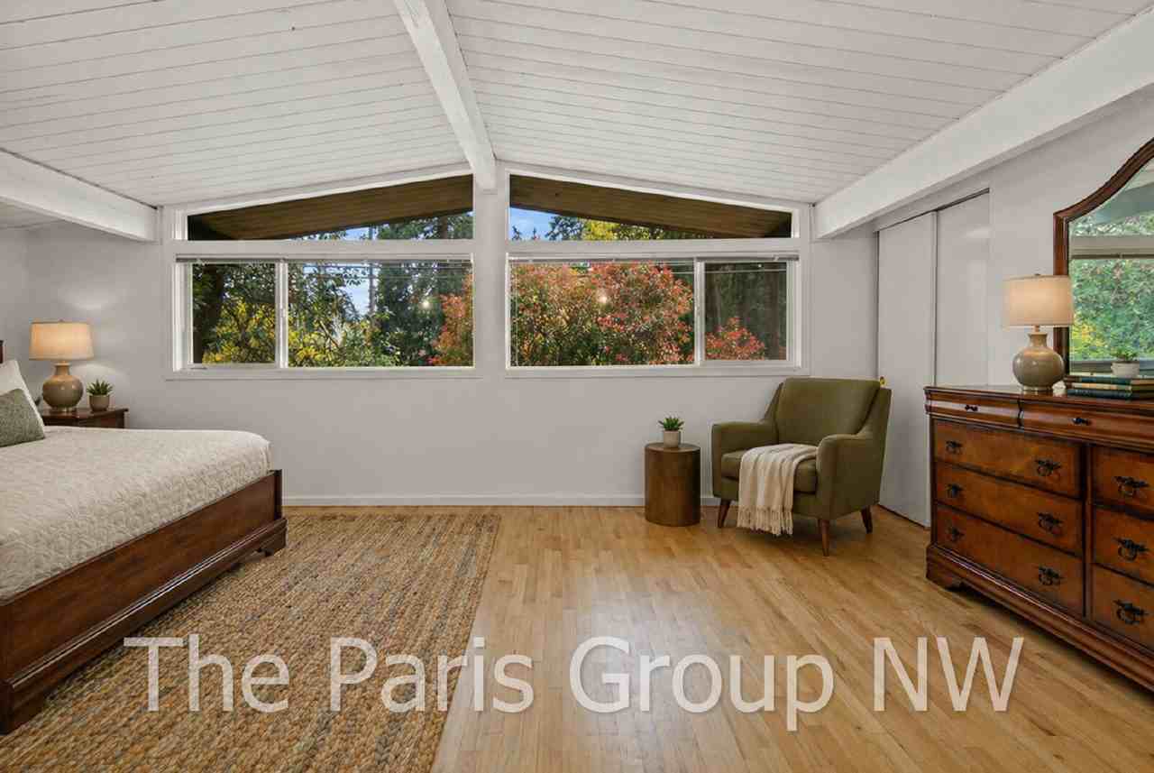 12205 Ne 65th St - Photo 3 of 44