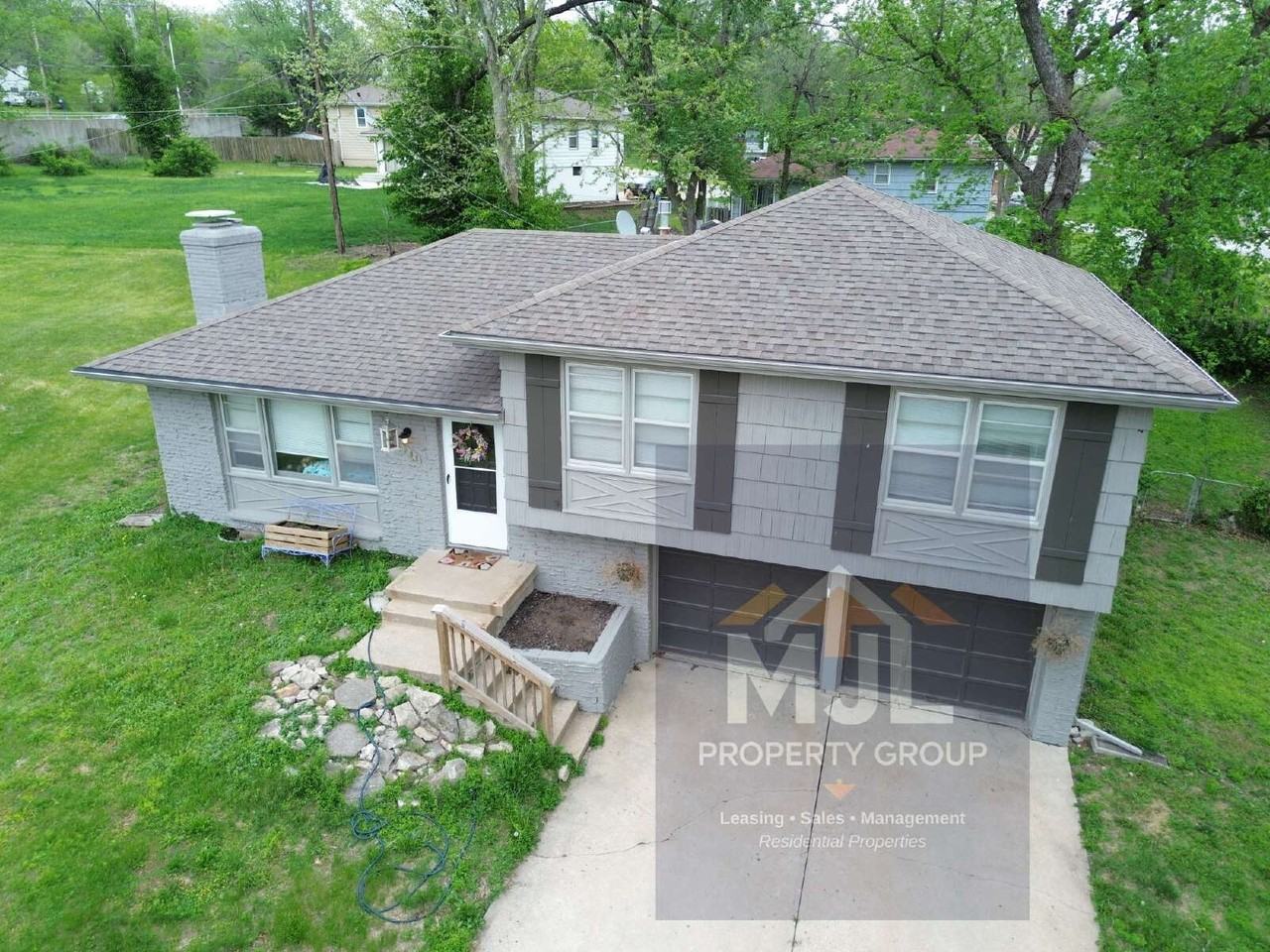 5908 E 95th Ter - Photo 2 of 19