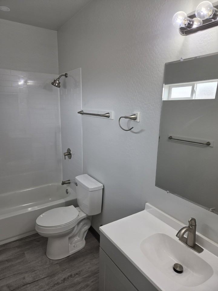 1444 S 13th Pl - Photo 6 of 17