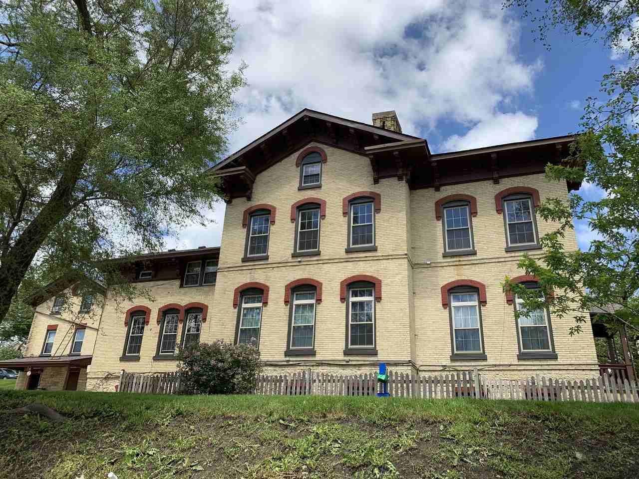 52 N Crystal St #7 - Photo 2 of 25