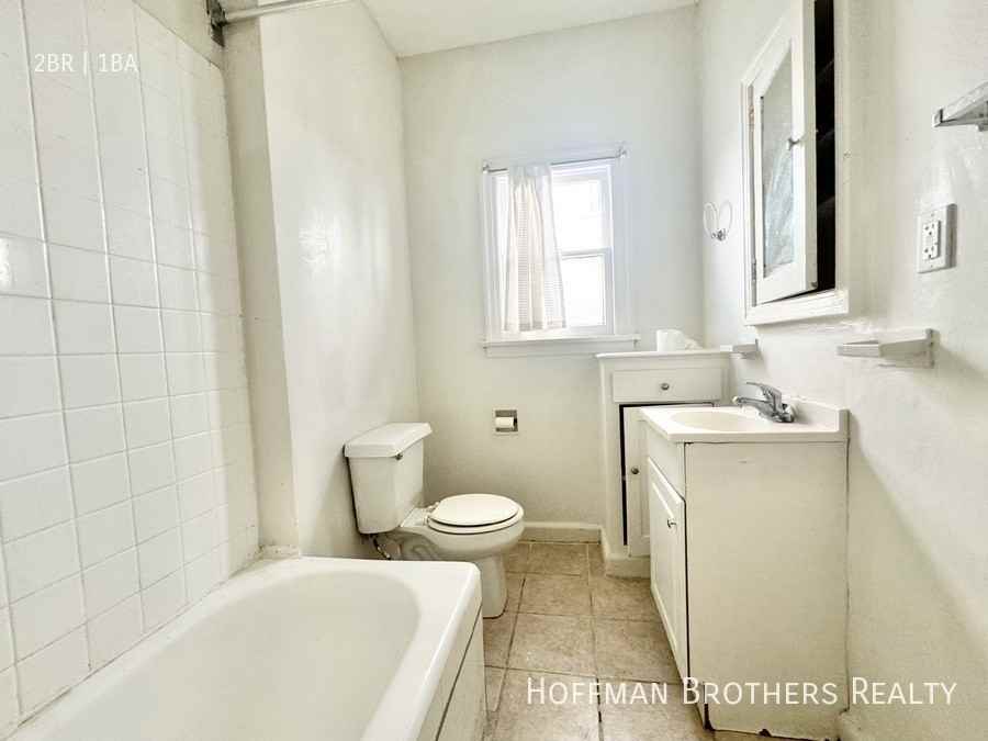 1231 S Plymouth Blvd #102 - Photo 4 of 6