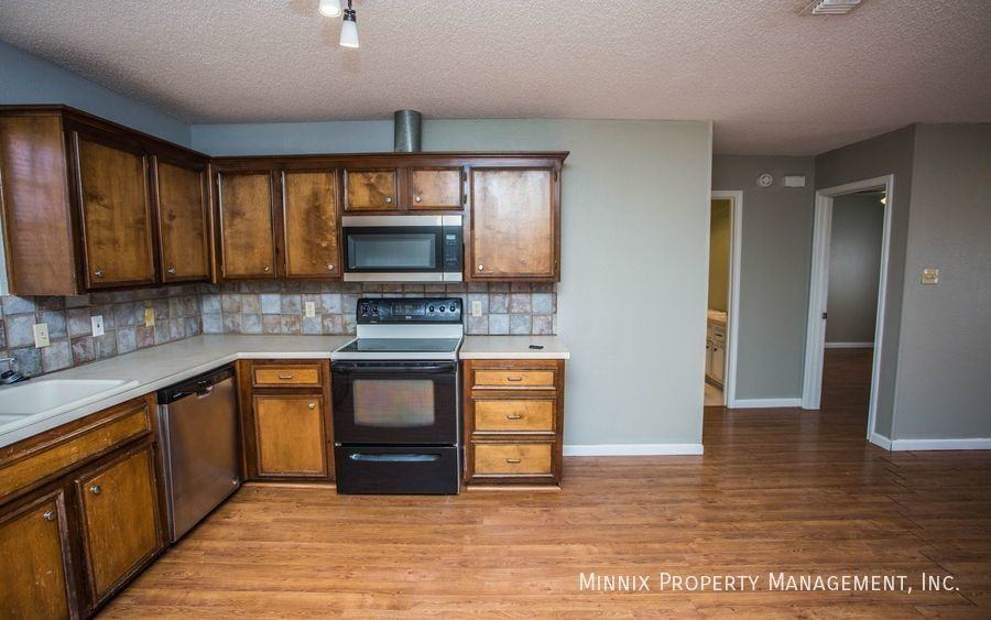 5719 Itasca St - Photo 7 of 29