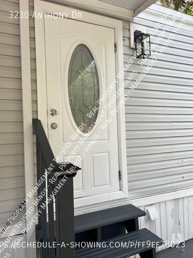 3230 Anthony Dr - Photo 2 of 25