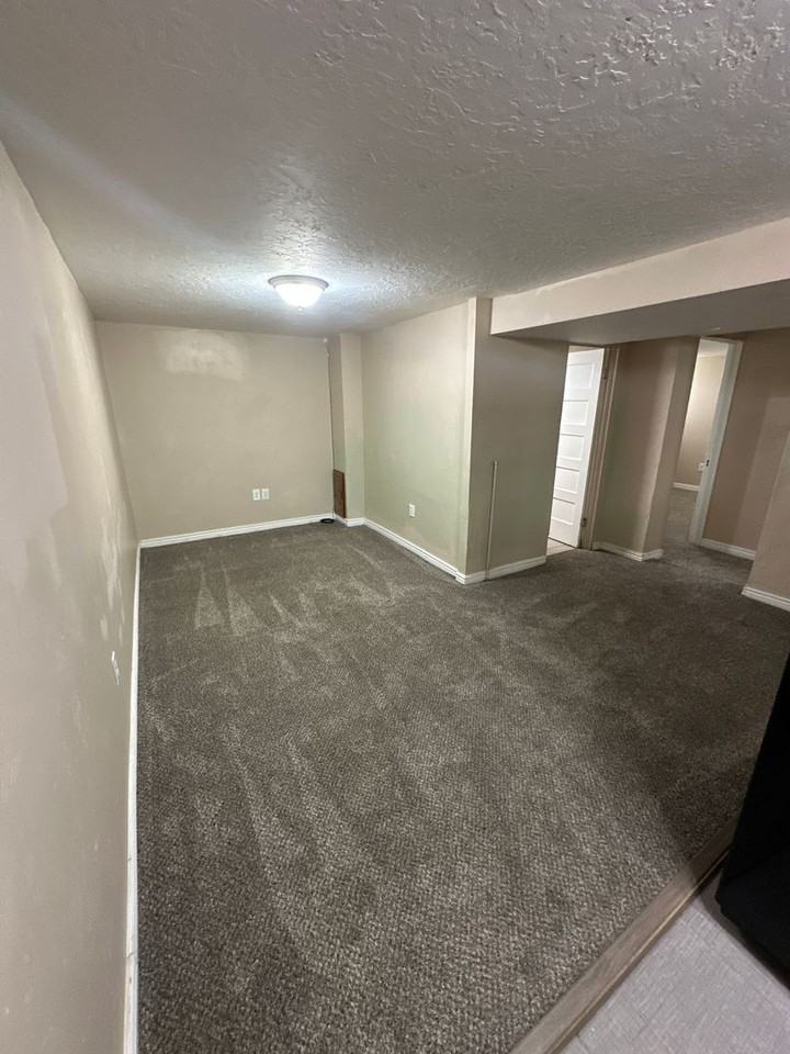 42 S 400 E #B - Photo 6 of 12
