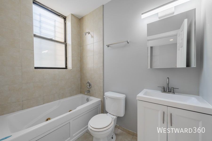 2034 W Arthur Ave #G - Photo 7 of 10