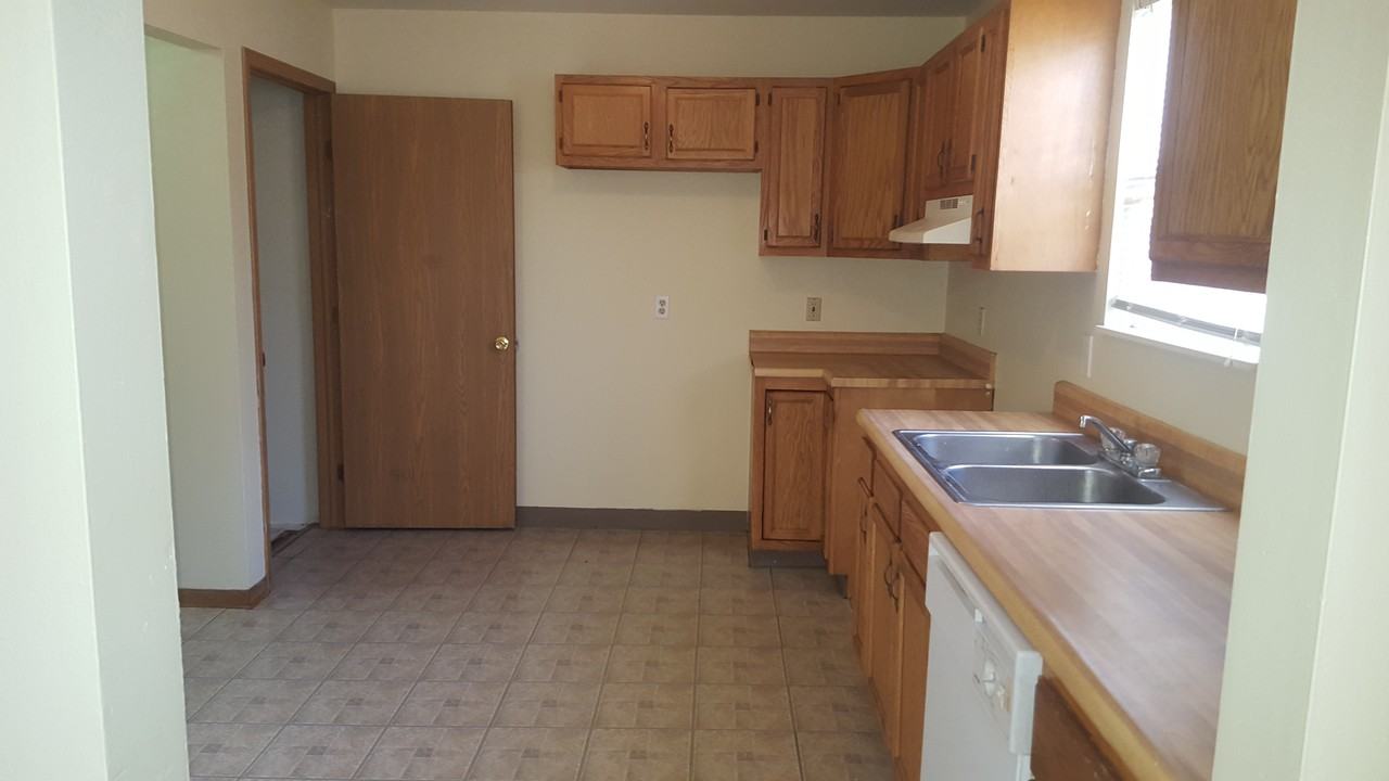 2459 Franklin Ave - Photo 2 of 12