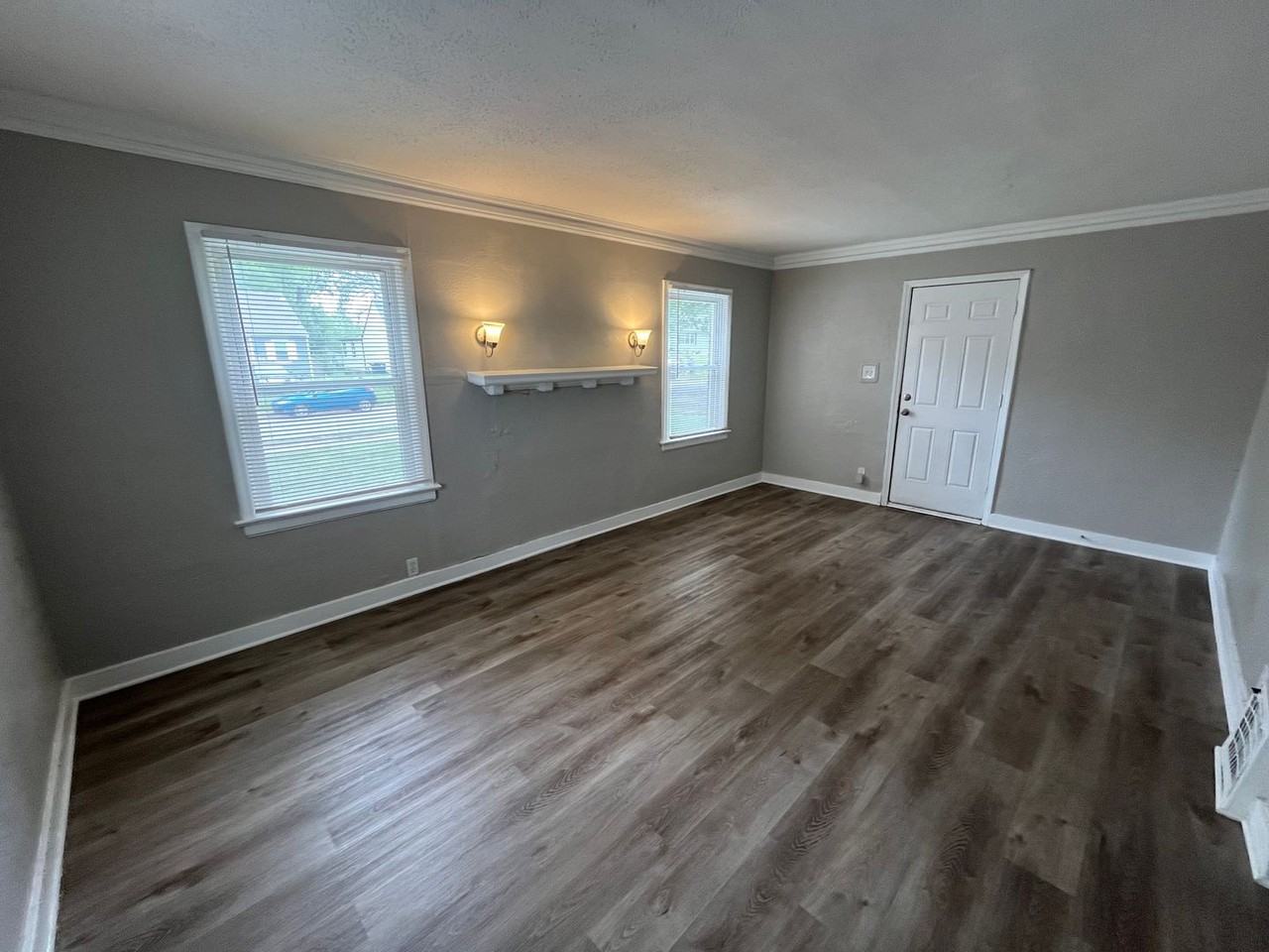 6126 S Benton Ave - Photo 2 of 12