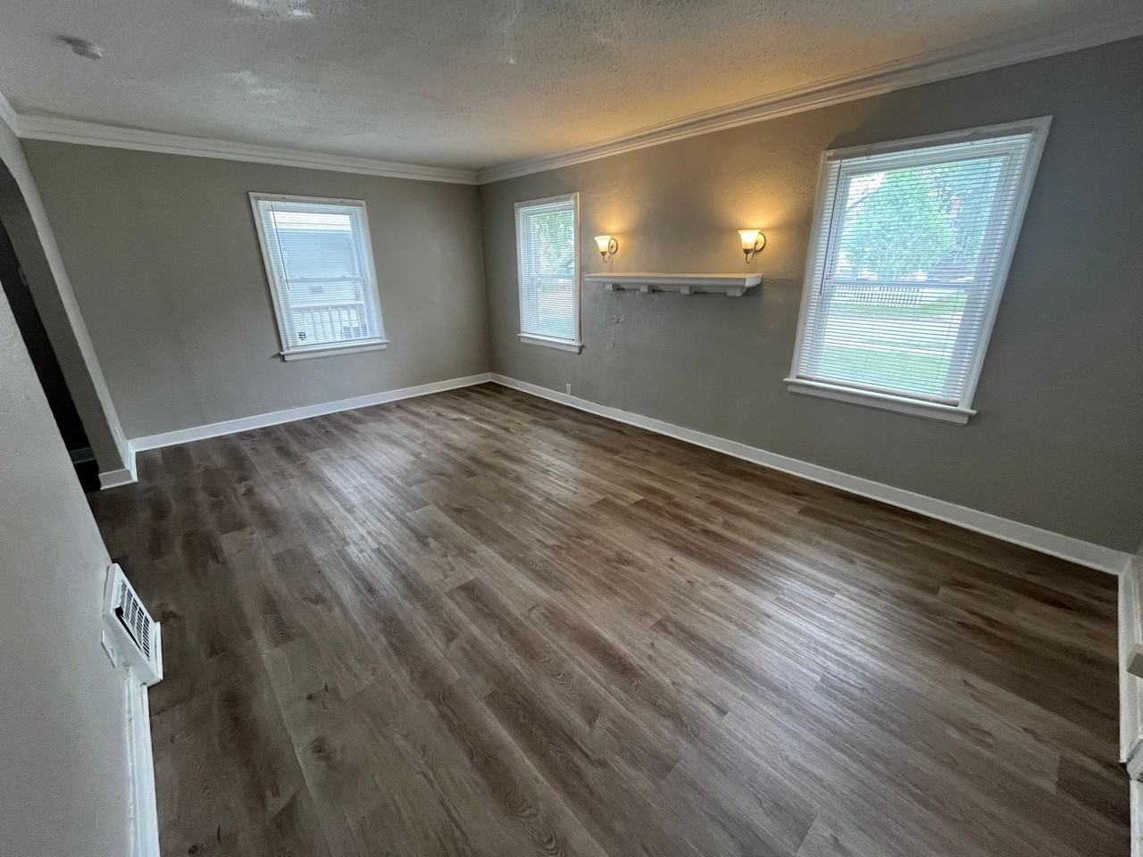 6126 S Benton Ave - Photo 3 of 12