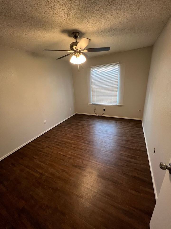 6133 37th St - Photo 3 of 14