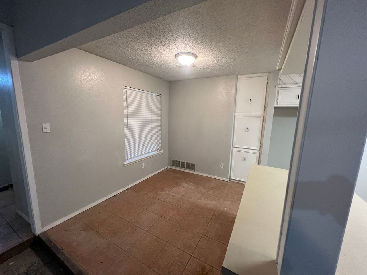 6133 37th St - Photo 6 of 14