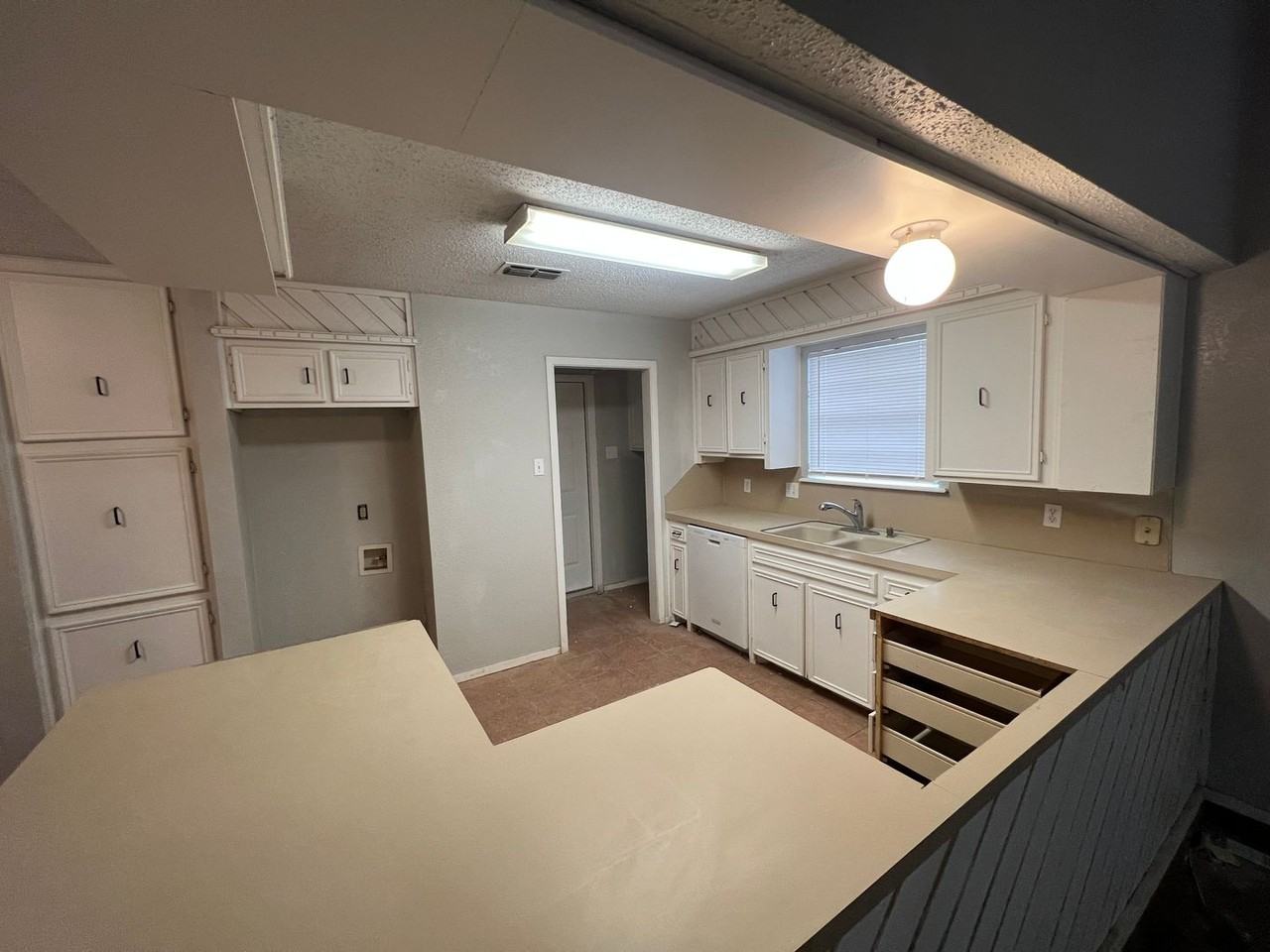 6133 37th St - Photo 7 of 14