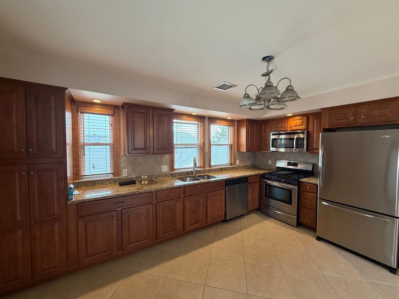 3537 John St - Photo 3 of 22