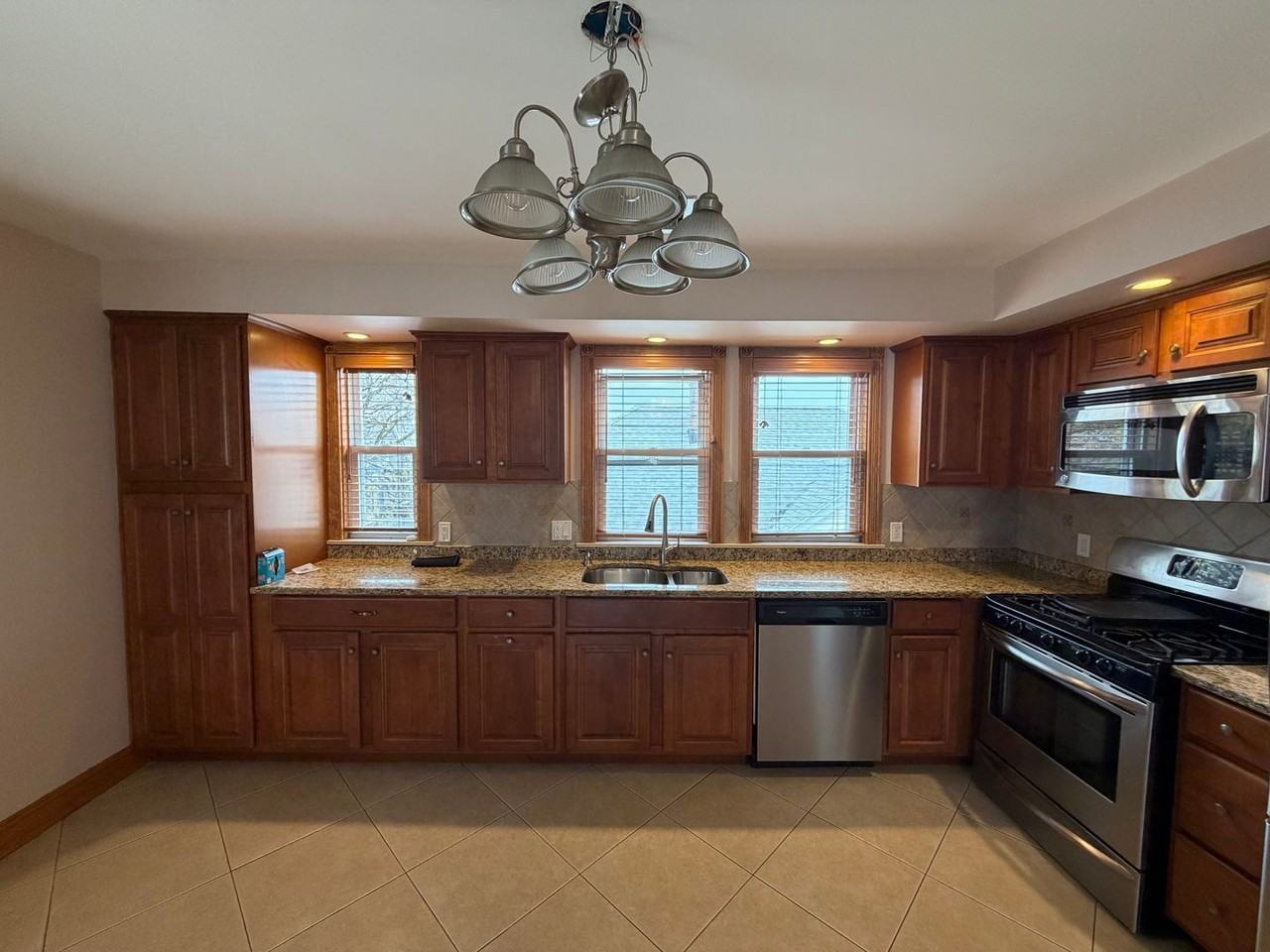 3537 John St - Photo 7 of 22