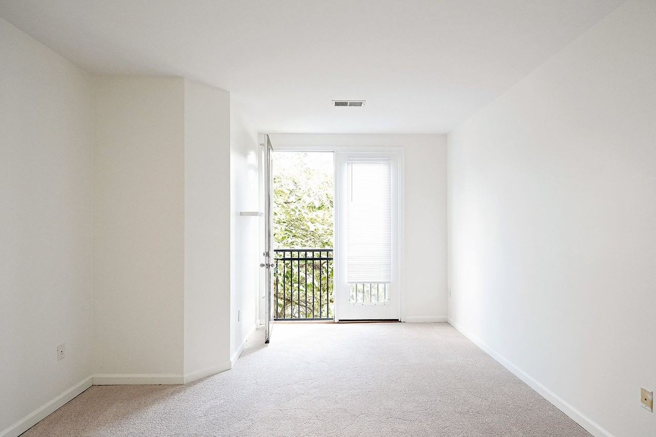 745 Walker Sq #3D - Photo 4 of 9