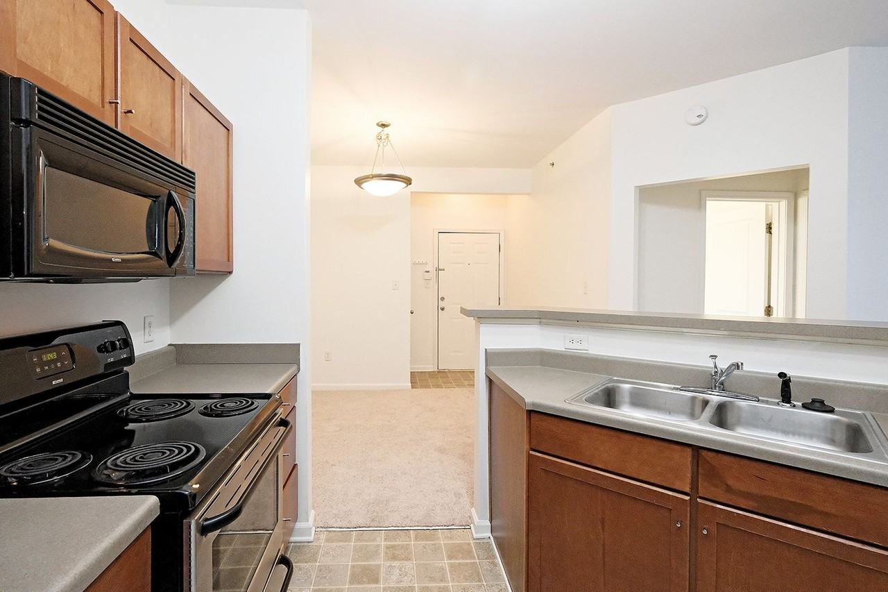 745 Walker Sq #3D - Photo 6 of 9