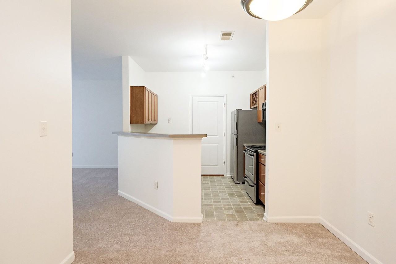 745 Walker Sq #3D - Photo 7 of 9