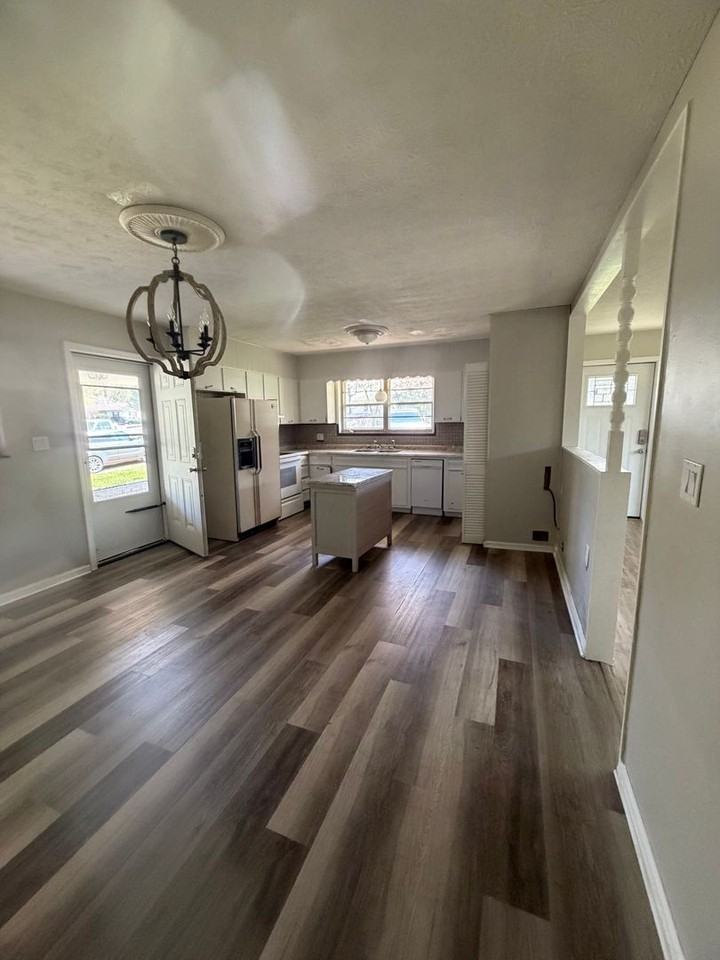 635 Garfield St - Photo 2 of 9