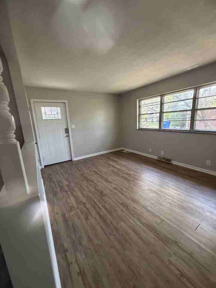 635 Garfield St - Photo 3 of 9
