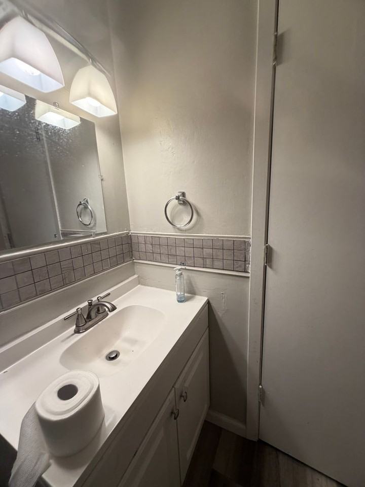 635 Garfield St - Photo 5 of 9