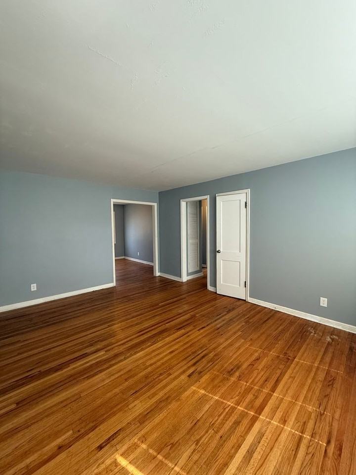 638 S Woodlawn Blvd - Photo 2 of 24