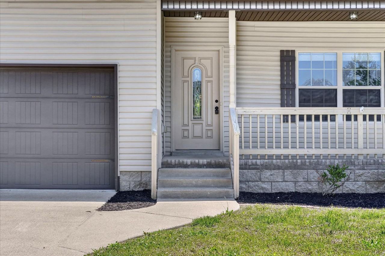 1157 Meachem Dr - Photo 4 of 33