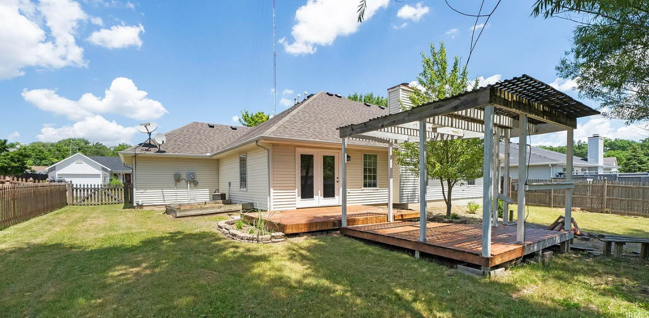 2811 Windrush Dr - Photo 2 of 15