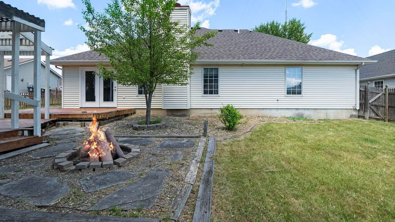 2811 Windrush Dr - Photo 3 of 15