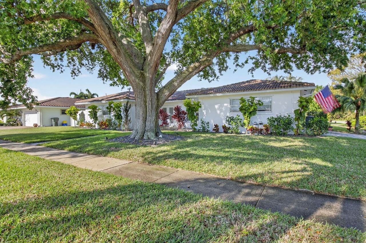 1010 Sw 2nd St - Photo 4 of 40