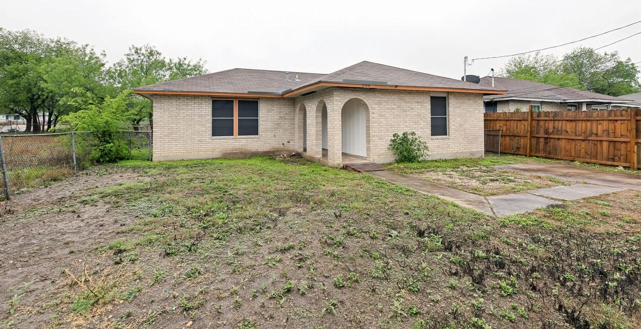 122 Surrels Ave - Photo 2 of 25