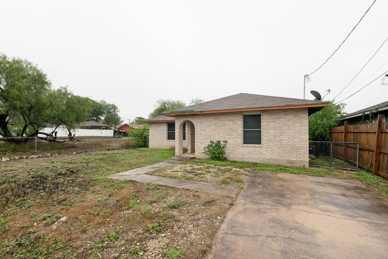 122 Surrels Ave - Photo 3 of 25