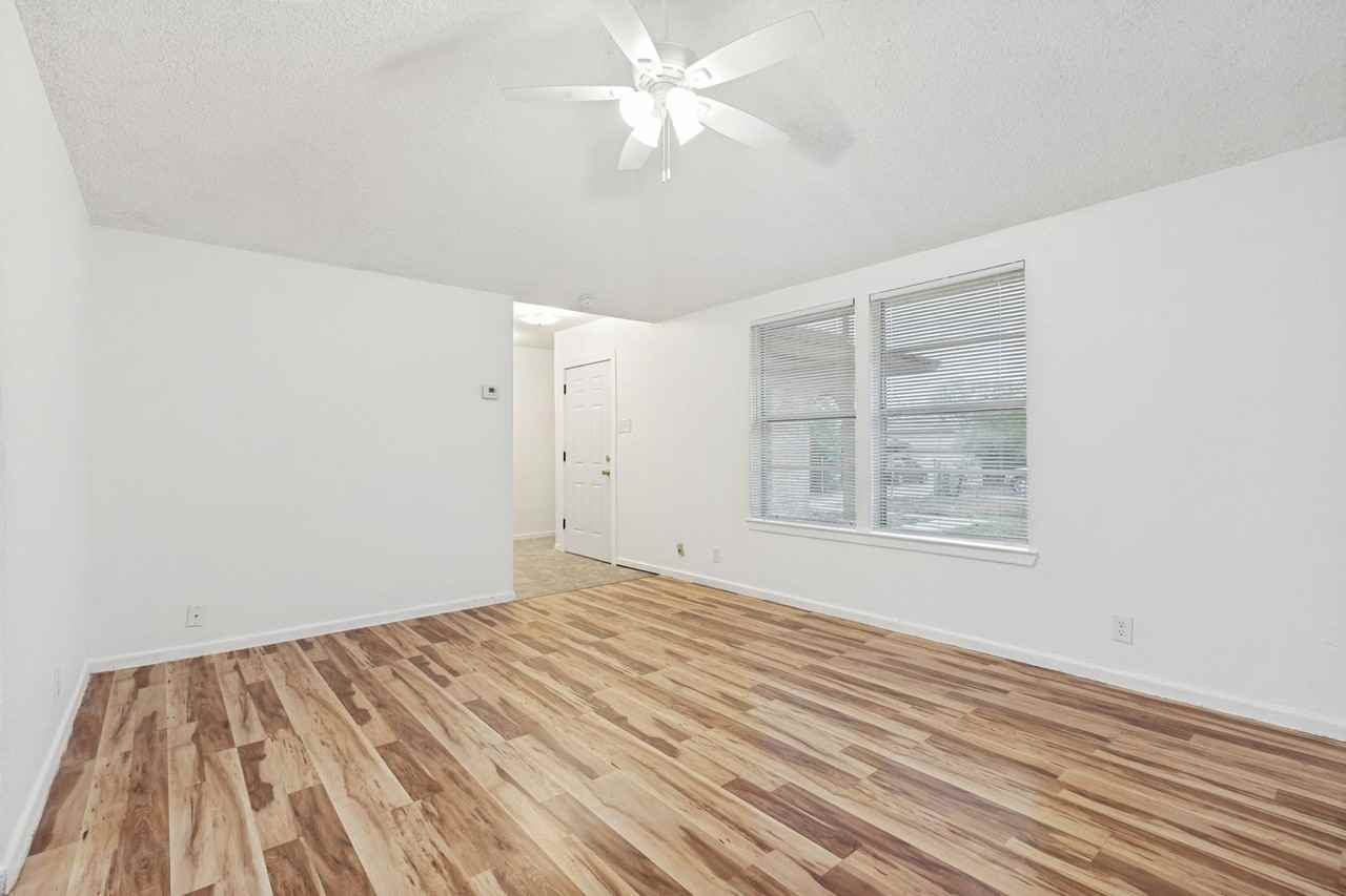 122 Surrels Ave - Photo 4 of 25