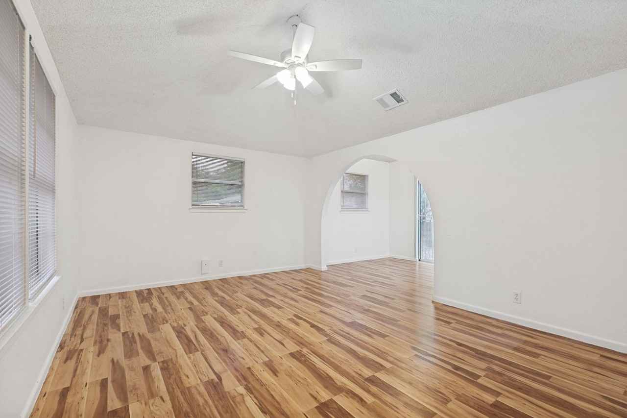 122 Surrels Ave - Photo 6 of 25