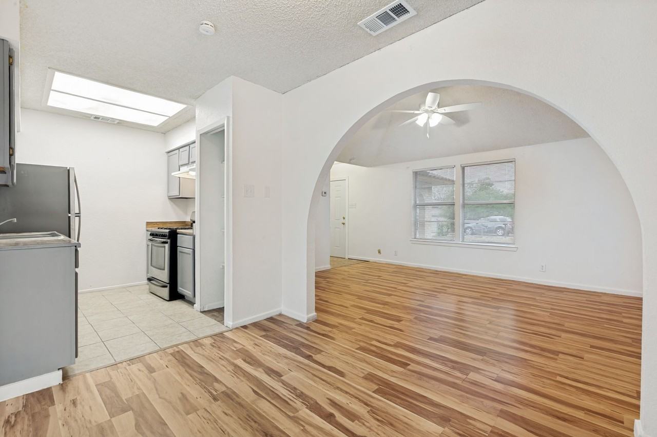 122 Surrels Ave - Photo 7 of 25