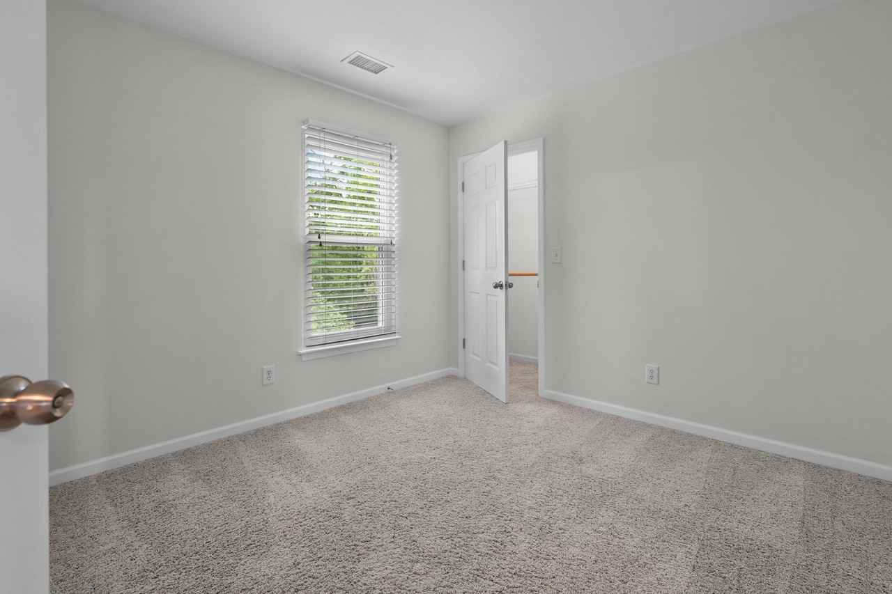 3258 Nolen Ln - Photo 3 of 29