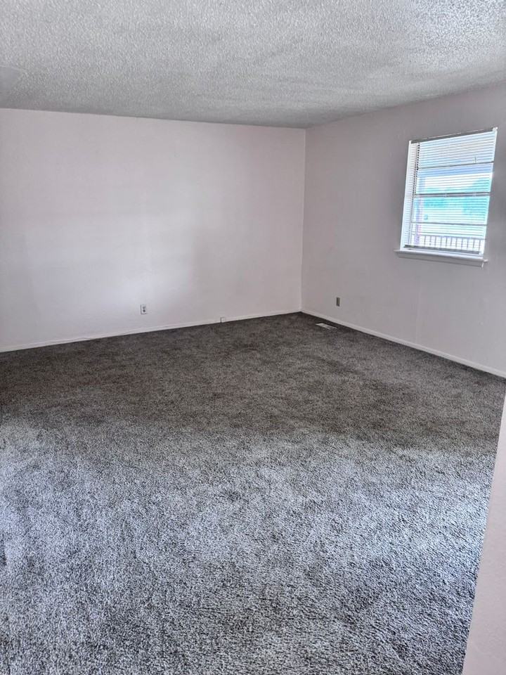 1129 S 124th East Ave - Photo 4 of 18