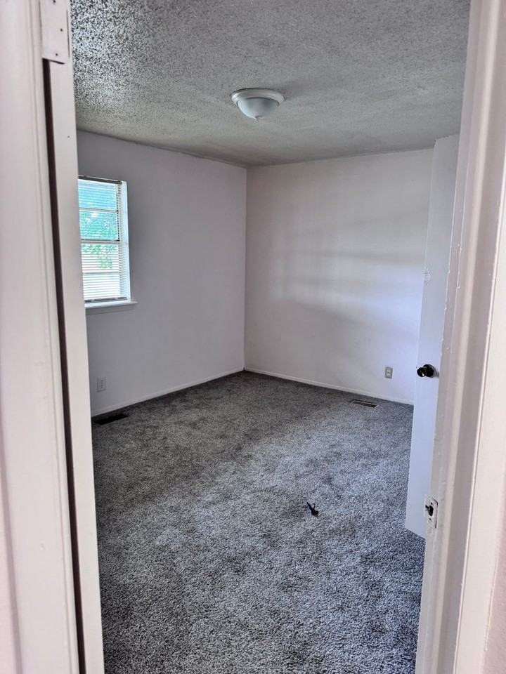 1129 S 124th East Ave - Photo 5 of 18