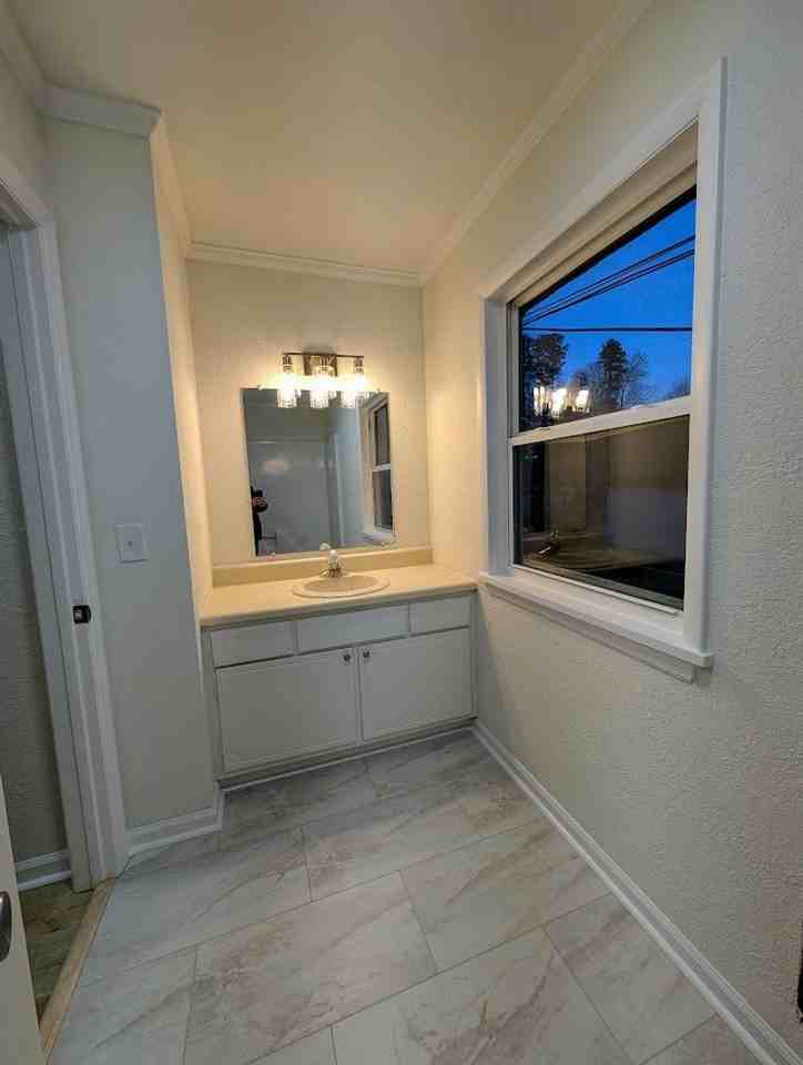 3720 Fountain Ave - Photo 7 of 13