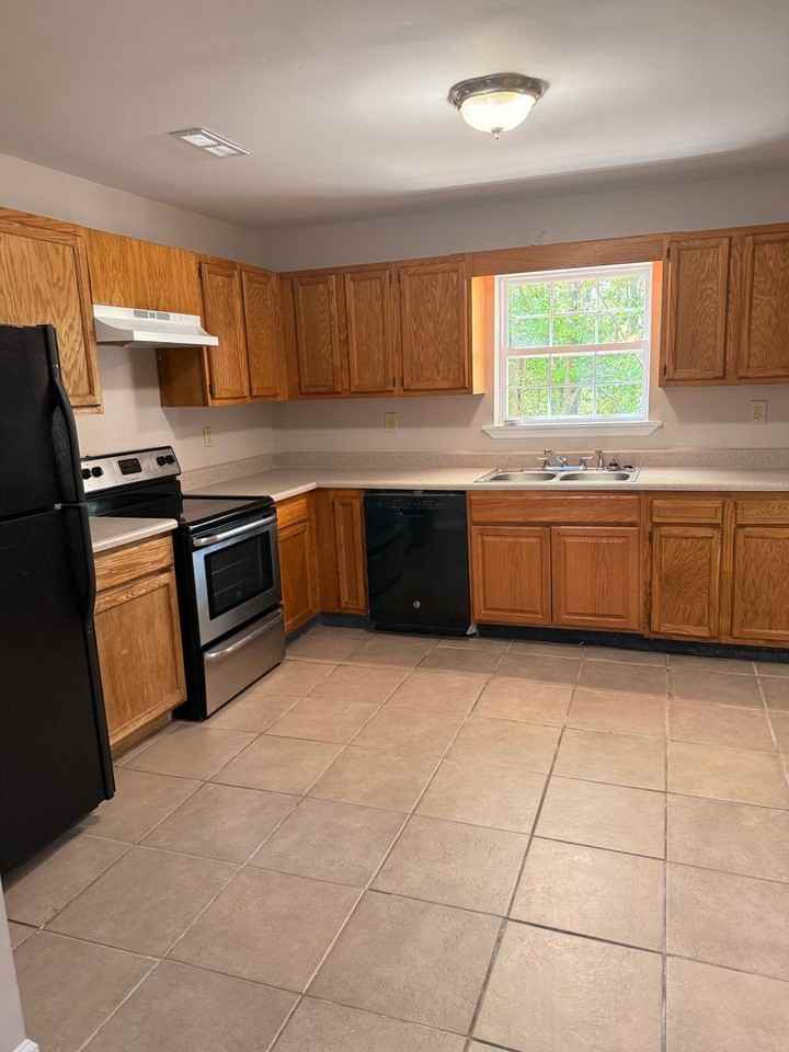 57 Ashley Lauren Ln - Photo 4 of 11