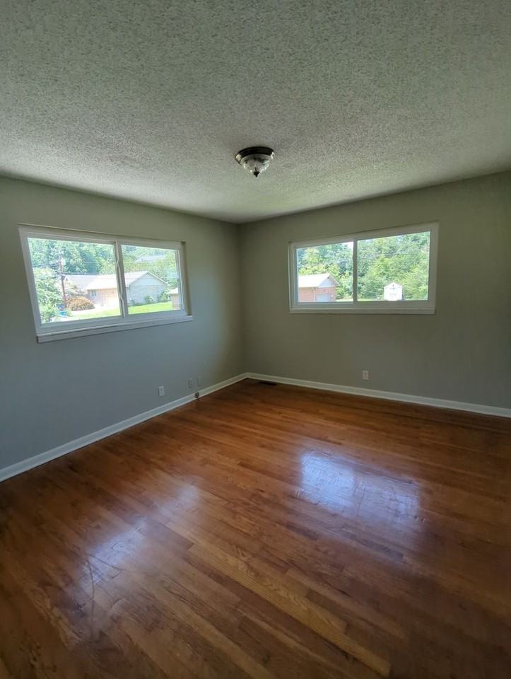 CALLAN & #B - Photo 3 of 8