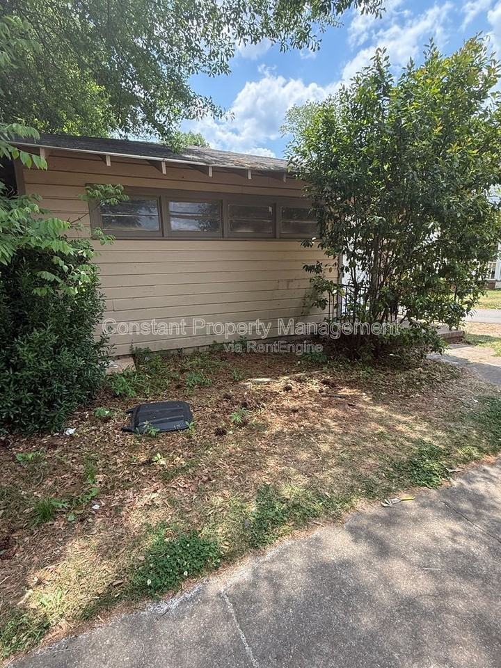 614 W Poplar St - Photo 2 of 19