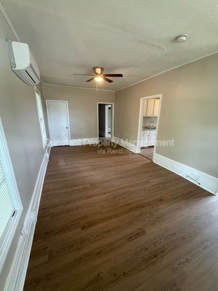 614 W Poplar St - Photo 6 of 19