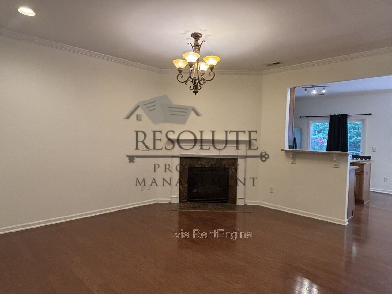 318 Anterbury Dr - Photo 6 of 16