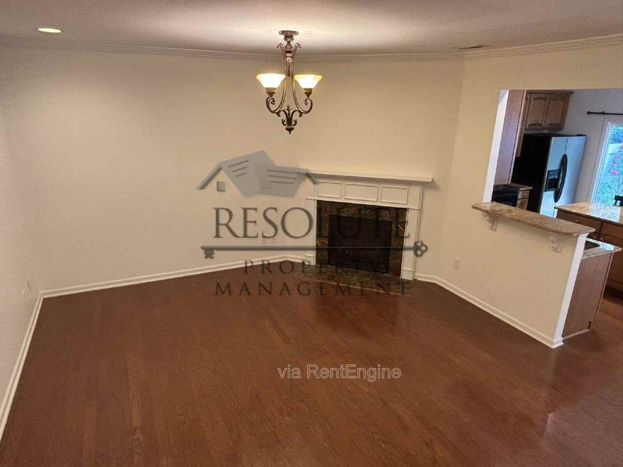 318 Anterbury Dr - Photo 7 of 16