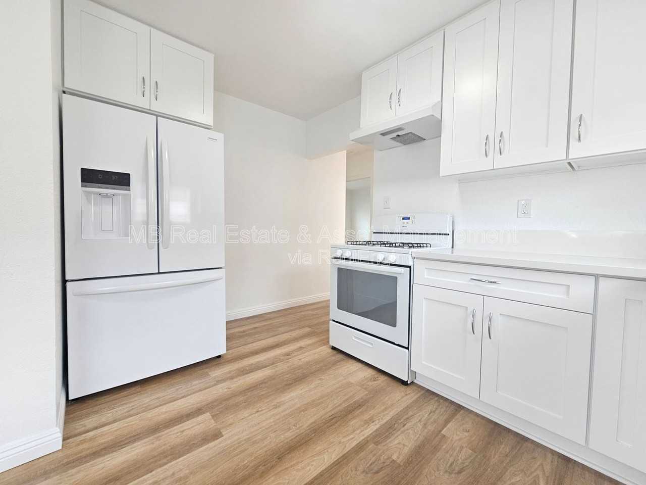 4754 W 163rd St - Photo 5 of 13